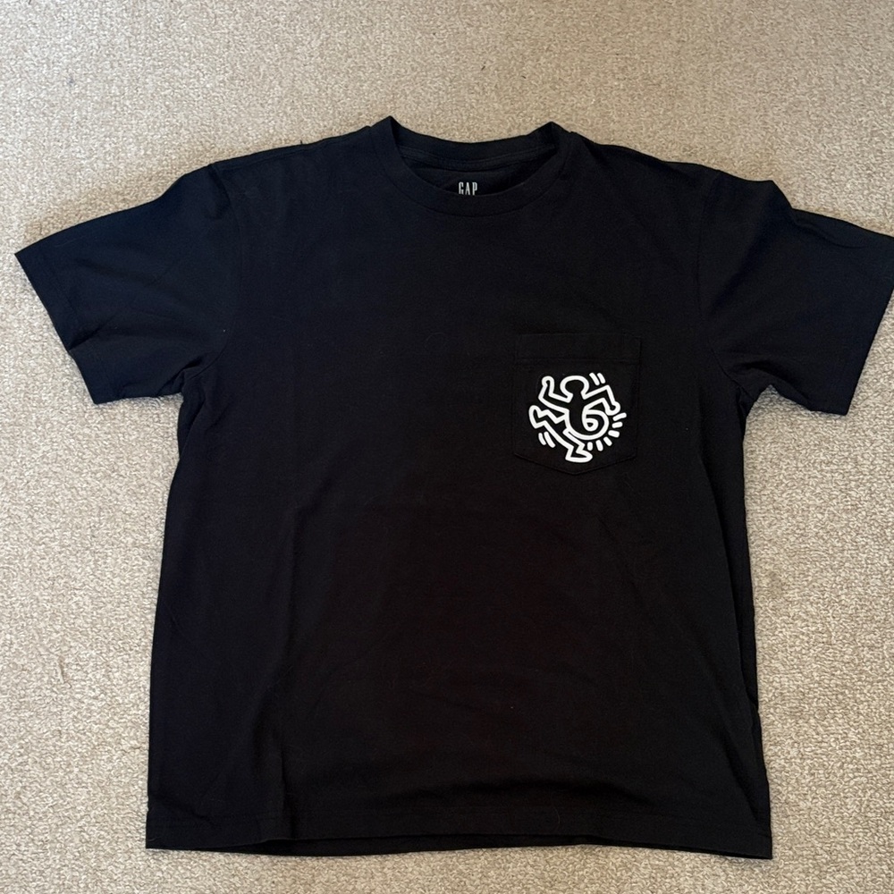 GAP Black Tee with Graphic Pocket